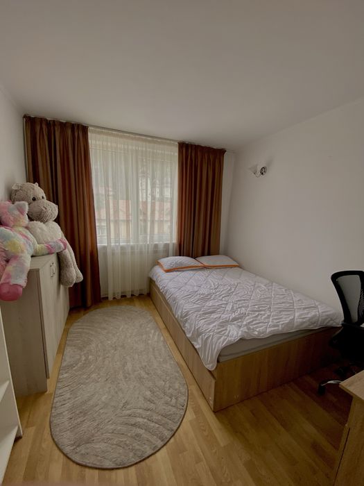 Apartament 3 camere de ÎNCHIRIAT - zona centrala, Bld Traian, foarte aproape de Scoala 2 si Spitalul Judetean.