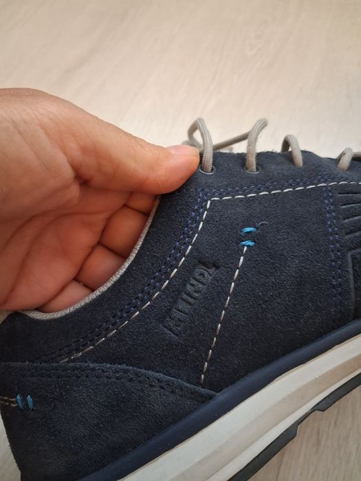 Vând Pantofi Piele intoarsa Meindl mărimea 44 bărbați