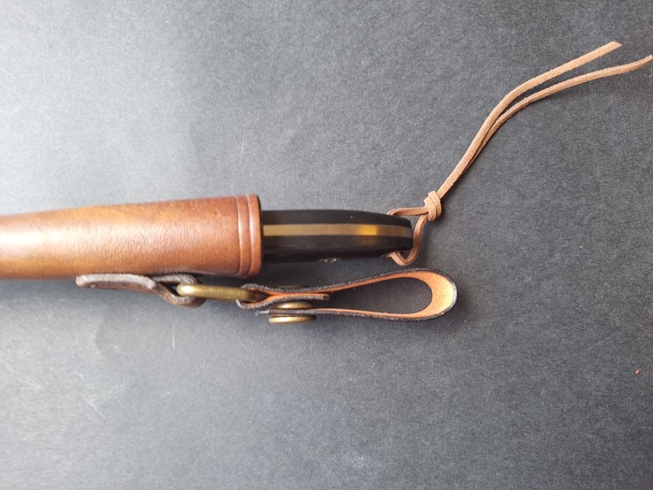 Ловен нож Boker-Magnum с кожена кания.