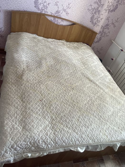 Продам двухспальную кровать