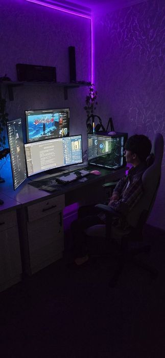 Keys gaming i7-14700F
- MSI Z790 Carbon Wi-Fi 
- ZOTAC GAMING GeForce