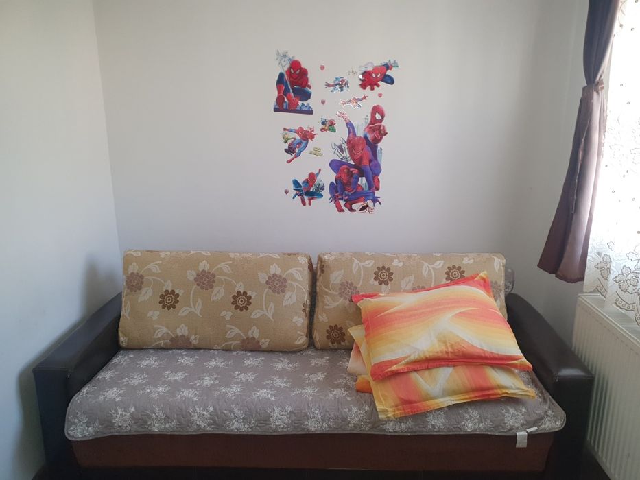 Închiriez apartament  2 camere.