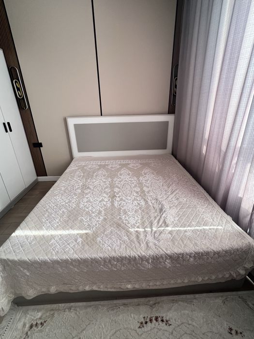 Продам Кровать двуспальная