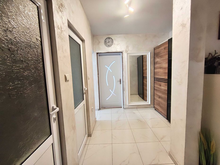 Продава се Четиристаен апартамент в Търговище, Център - 120 кв.м за 723 €/кв.м - Снимка #12