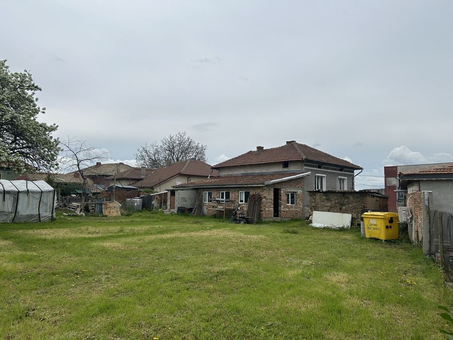 Къща в град Две могили