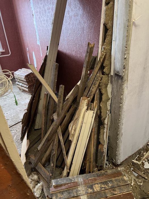 Отдам доски, дрова, двери. Самовывоз