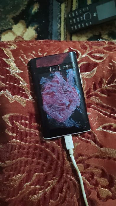 Продам телефон LG всё работает