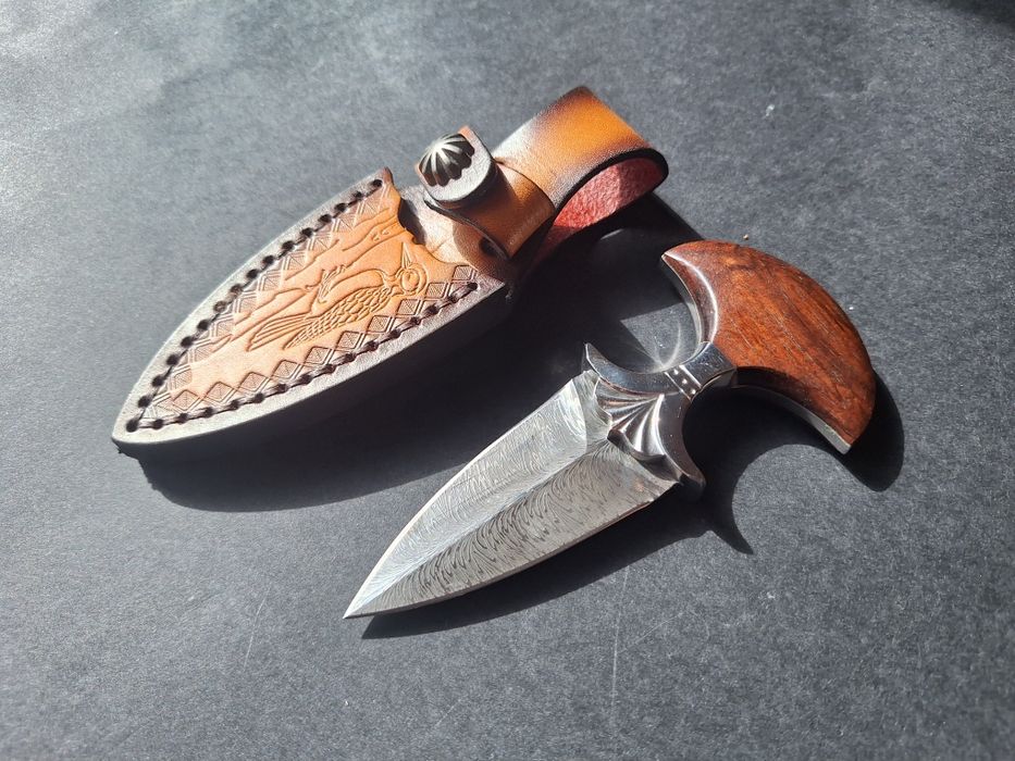 Тактически нож-шип от дамаска стомана и кожена кания
