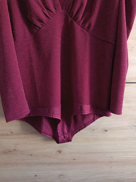 Body elegant mărimea 44-46. Este nou, nu a fost purtat niciodată.