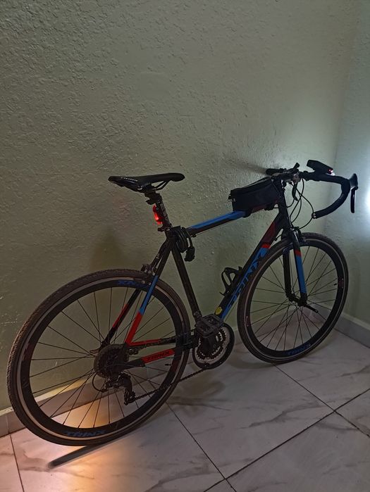 Шоссейный велосипед Тринкс 1.0