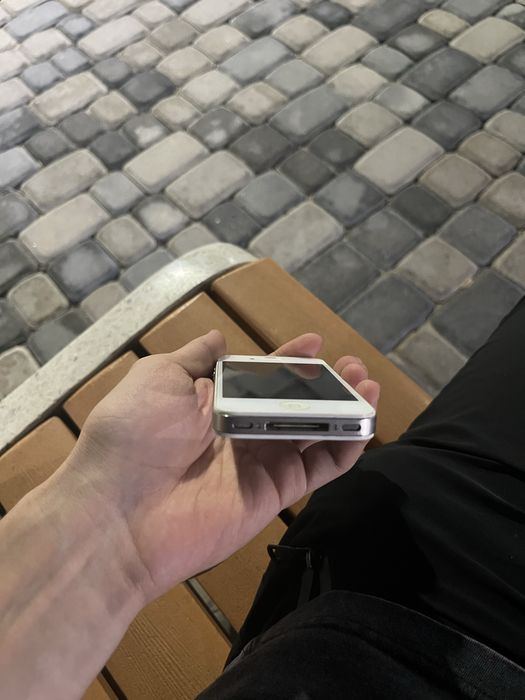 Iphone 4s +зарядка iOS 9.3.6 12.6гб