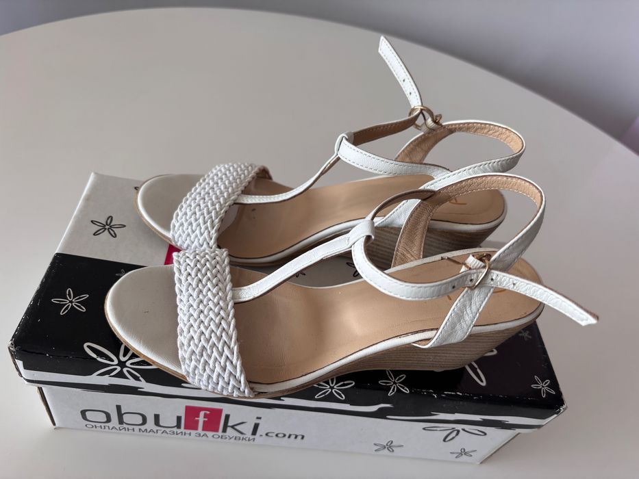 Сандали на платформа