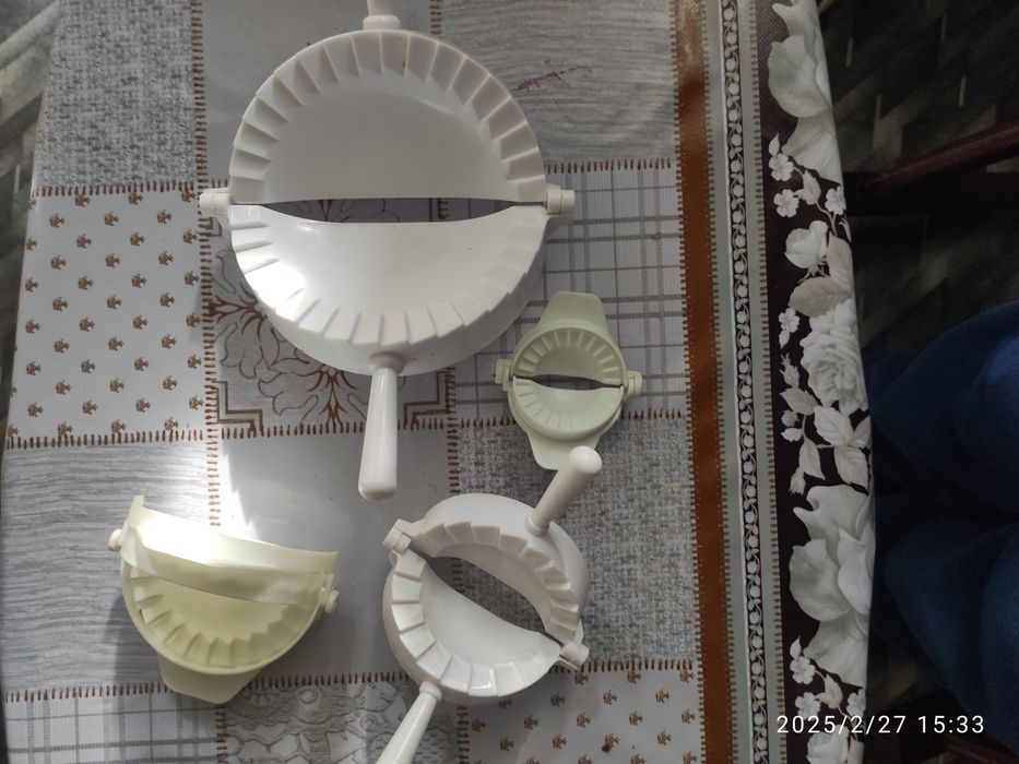 Продам прибор для изготовления чебурек, пельменей .