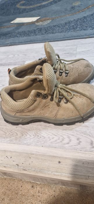 Рабочие ботинки 40 размер маломерят отдам