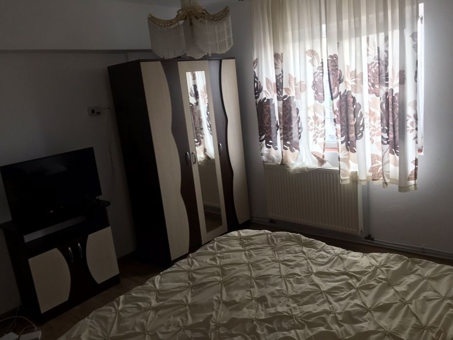 Apartament cu 4 camere de inchiriat