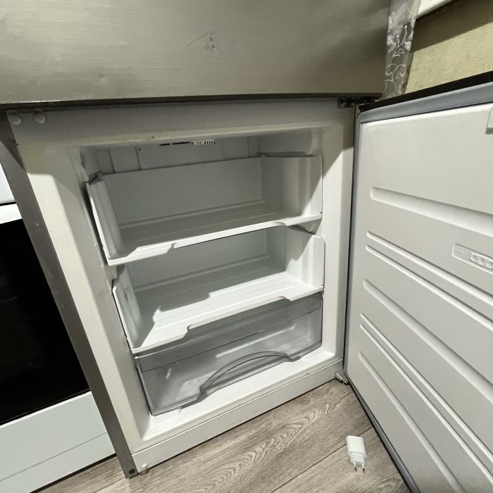 Холодильник б/у 180000