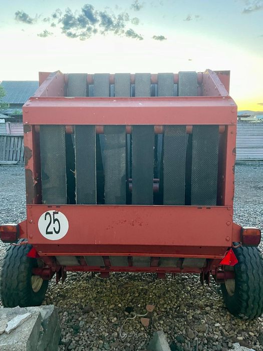 Presa de baloti rotunzi balotiera Fiatagri Hesston 5640 mica de deal recent adusa