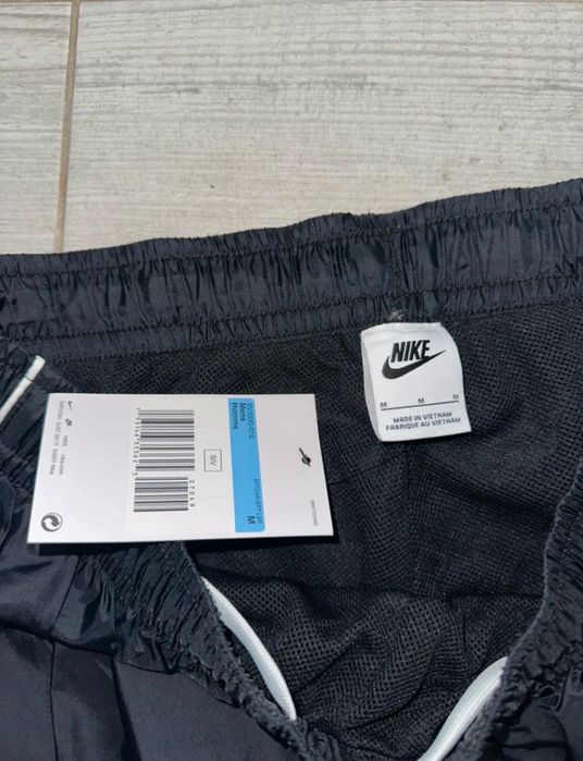 Black Nike Nylon Track Pants, Size M (Medium)