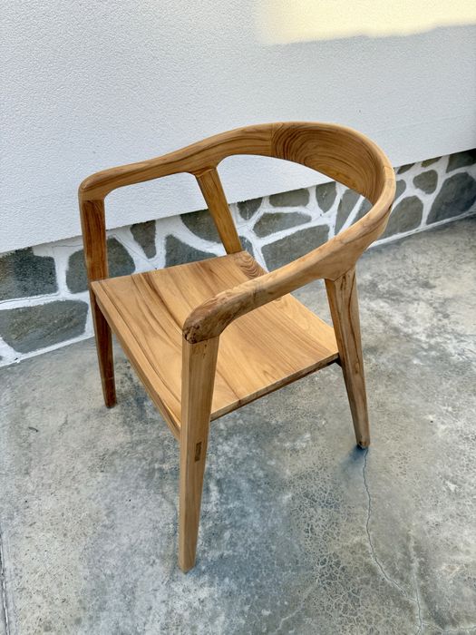 Стол от тиково дърво