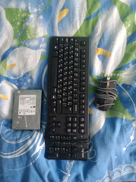 Продам клавиатуру