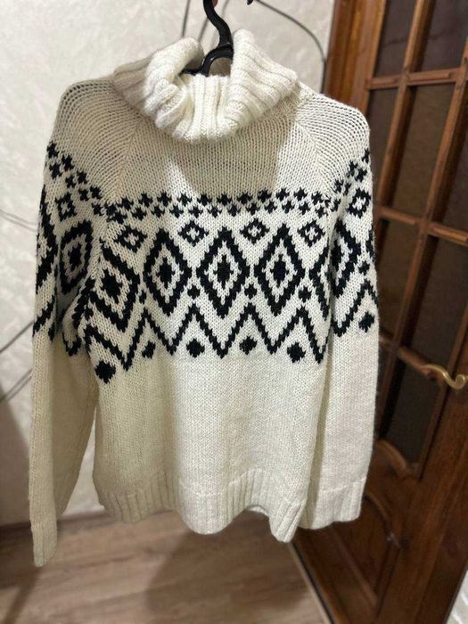 Продам женский свитер