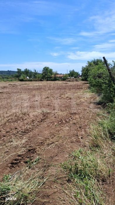 Teren intravilan 2.531 mp, dubla deschidere 2 strazi, utilitati, zona