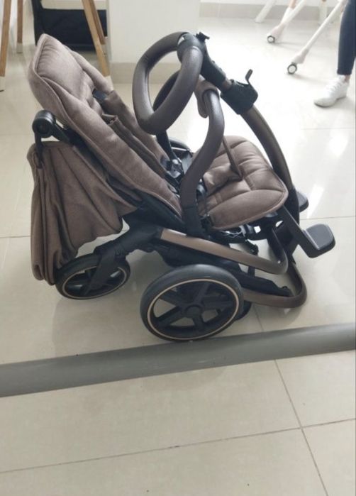 Лятна бебешка количка с реверсивна седалка