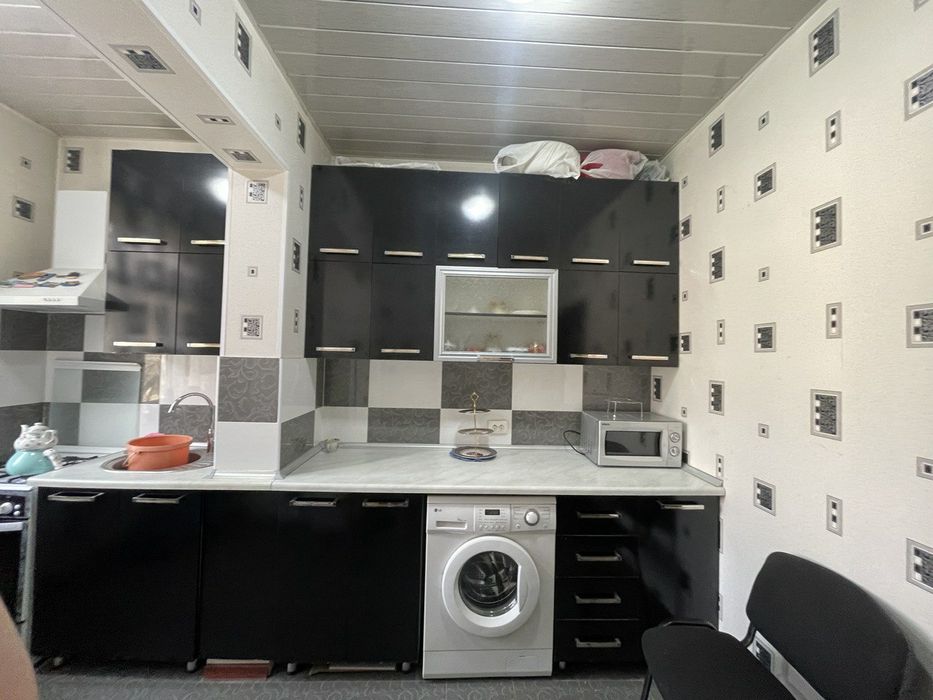 For sale: 3-room apartment, 3rd floor, 4-story building, not on the en