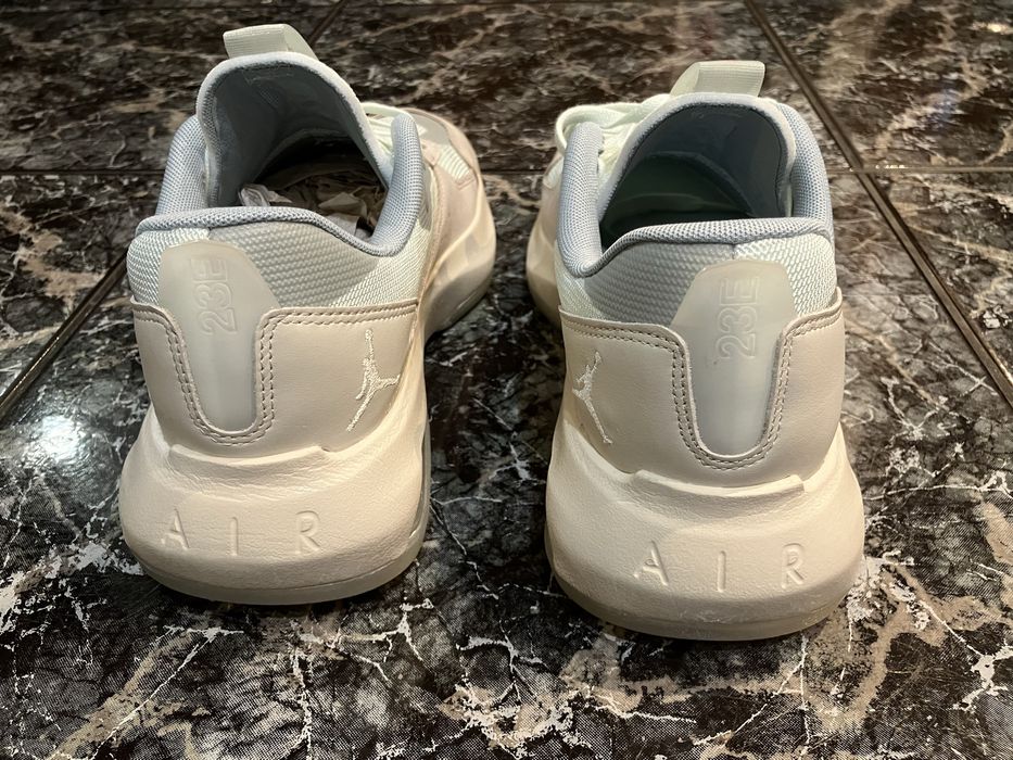 NIKE Jordan air 200E