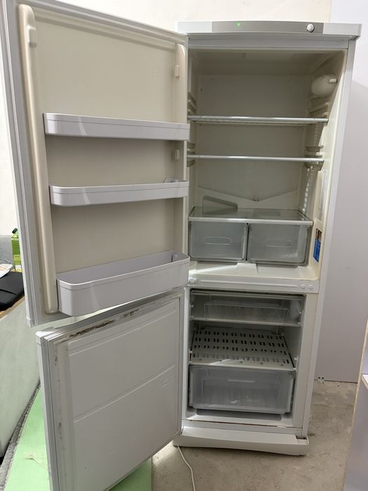 Холодильник-морозильник Indesit SB1670, б/у