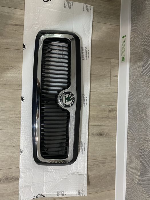 Решетку  радиатора шкода