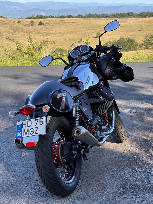 Moto Guzzi V7 Racer 2014