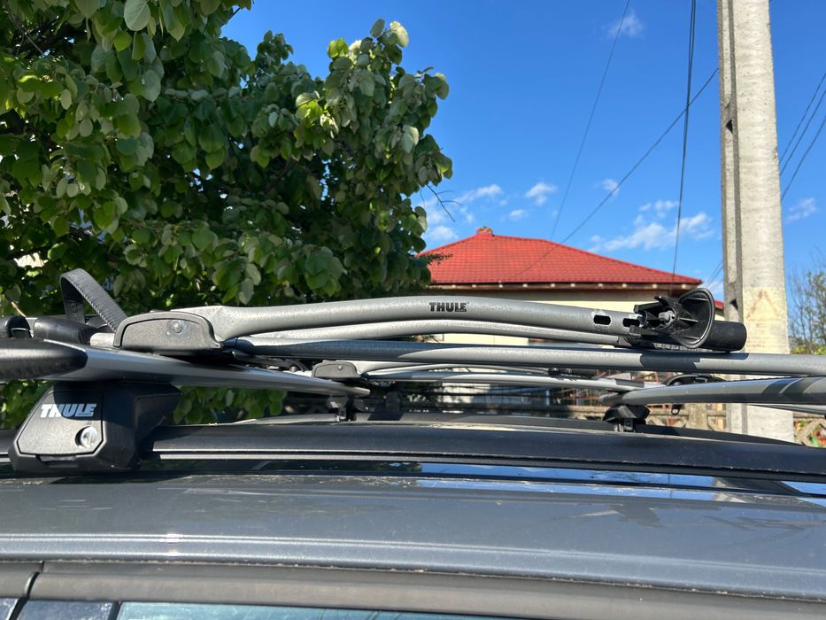 Bare portbagaj Thule cu 2 suporti de bicicletă Thule