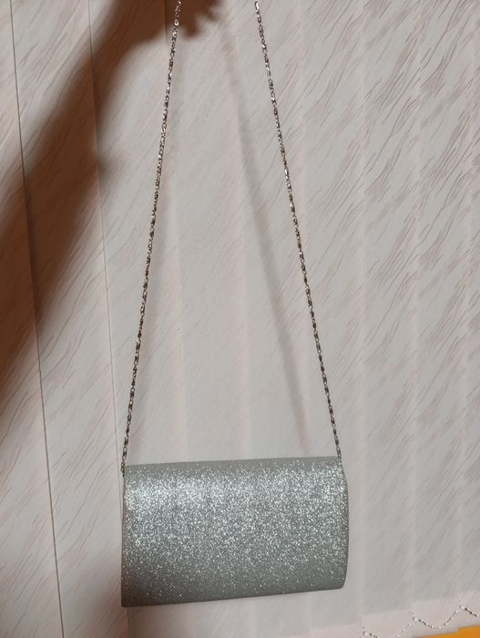 Дамска чанта-сребриста
