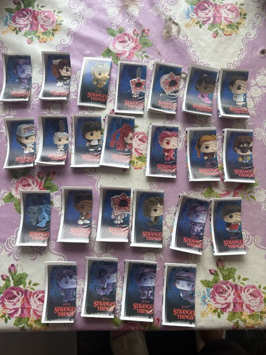 Цяла колекция киндер joy stranger things