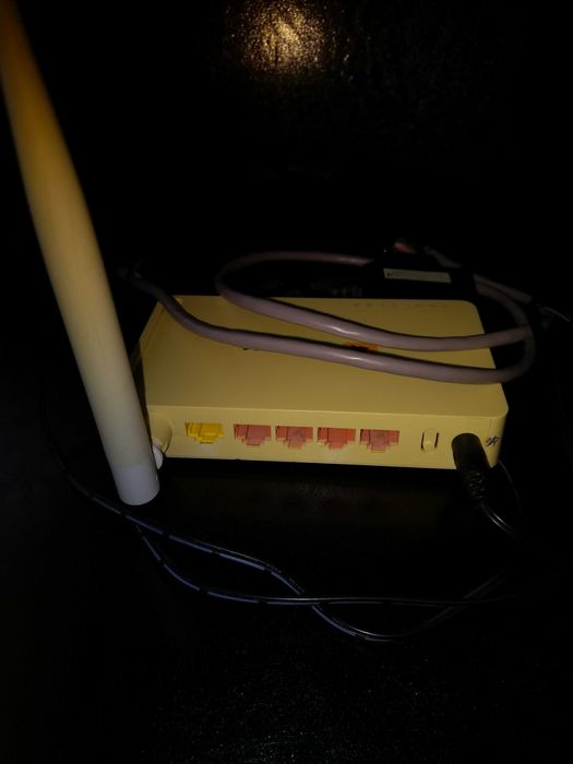 Router wireless serioux. Preț 25 lei.