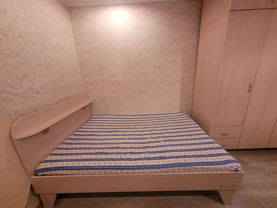 Кровать,шифонер, тумба