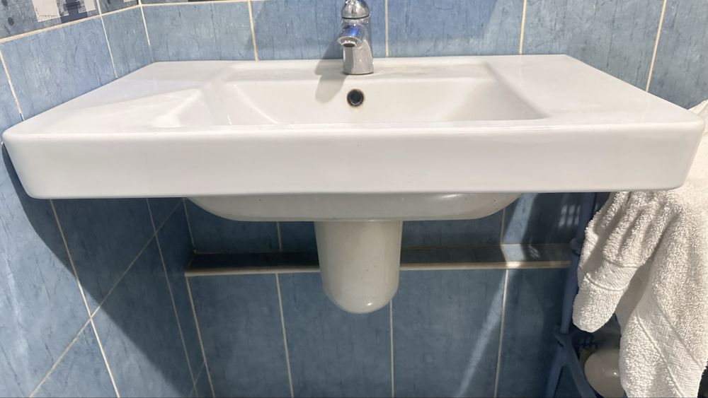 Беде умывальник унитаз