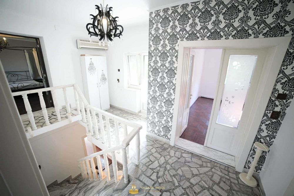 Casă elegantă și spațioasă de vânzare în Carei | 257 mp utili | 569 mp teren 0% comision