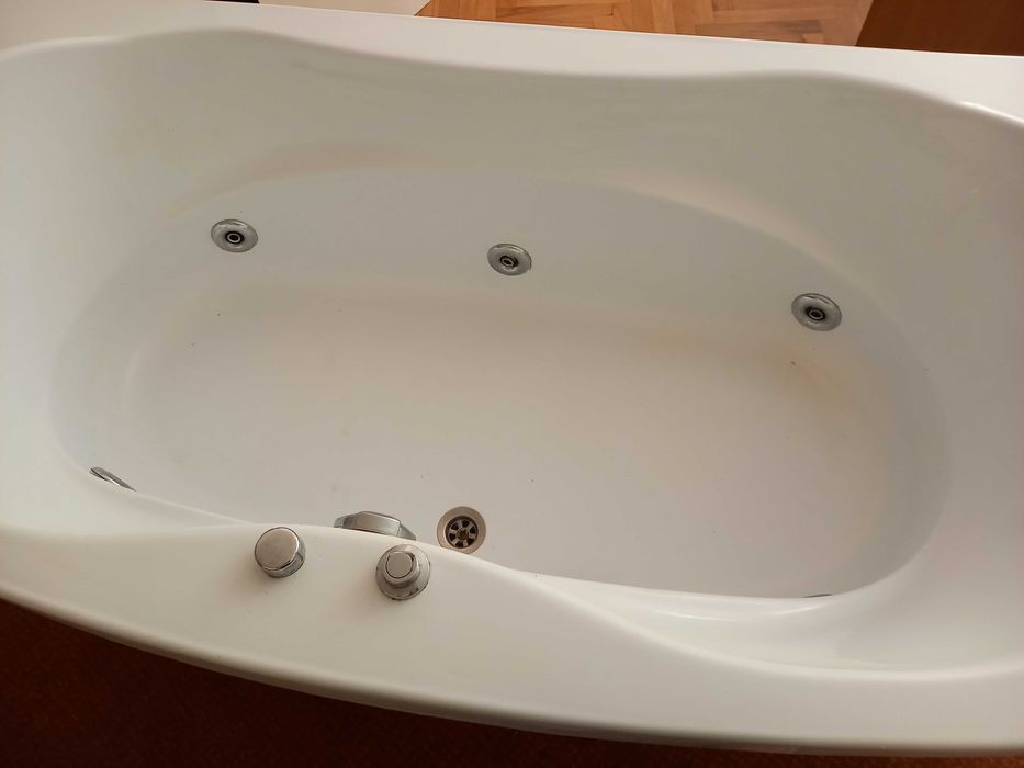 Хидромасажна вана