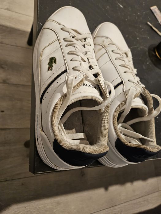 Vand adidasi Lacoste usor purtati marimea 42 pret 125 ron