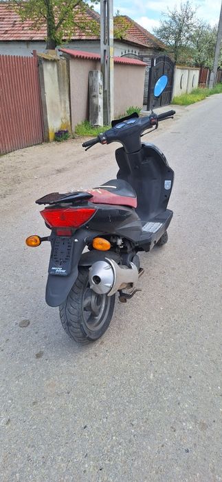 Vand 2 scutere 49 cm.2 t