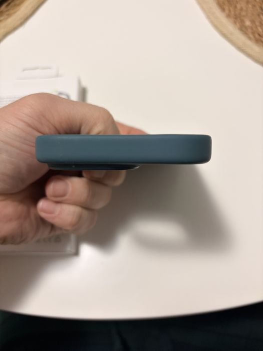 Vand husa apple originala iphone 16 pro !!!