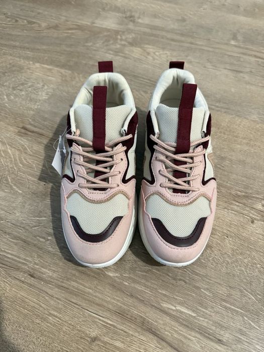 Adidași sport comfortabili