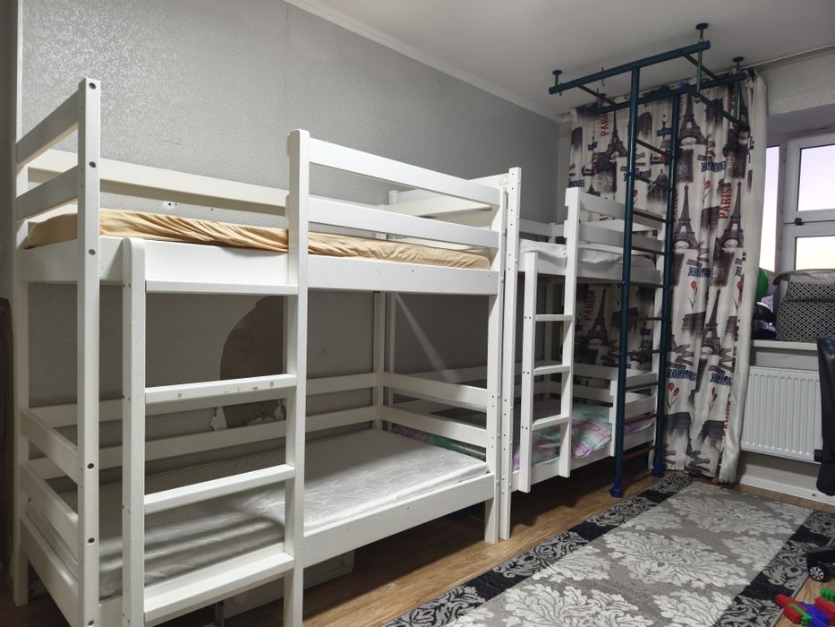 Двухъярусная кровать 2 штуки