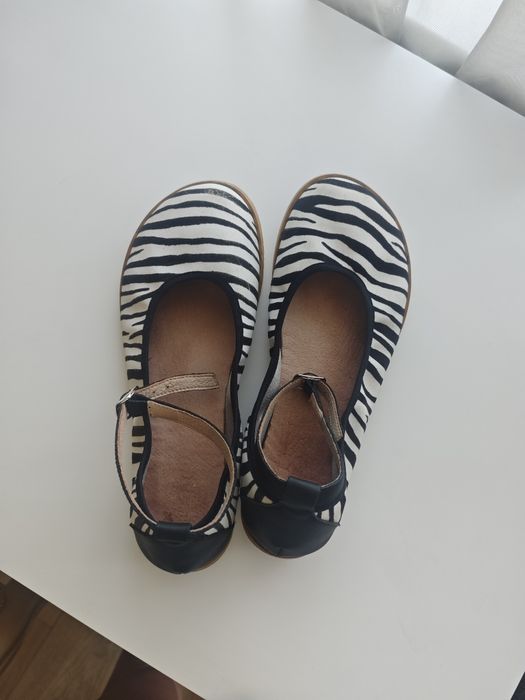 Barefoot балерини