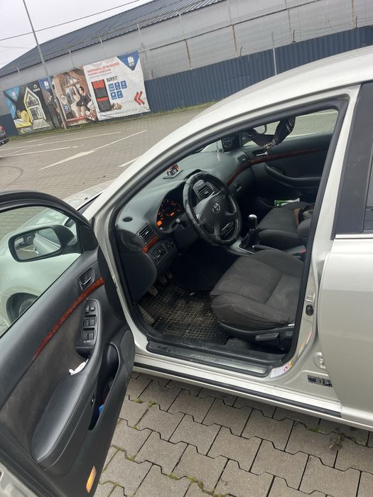 De vanzare toyota avensis