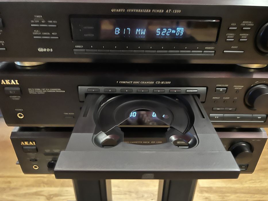 Deck/Casetofon AKAI DX-1200, CD-Player AKAI CD-M1200 cu 7 CD-uri, Tuner/Radio AKAI AT-1200