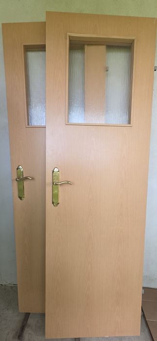 Usi interior cu geam derocativ fara toc