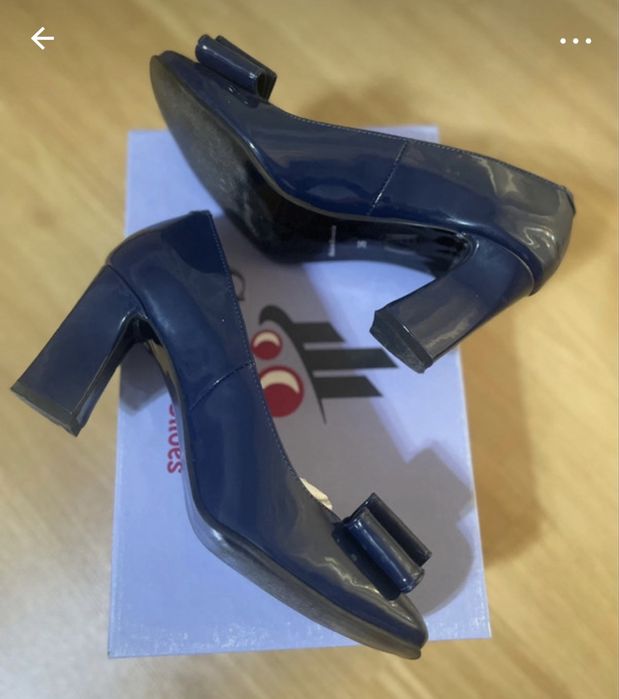 Pantofi din piele lacuita